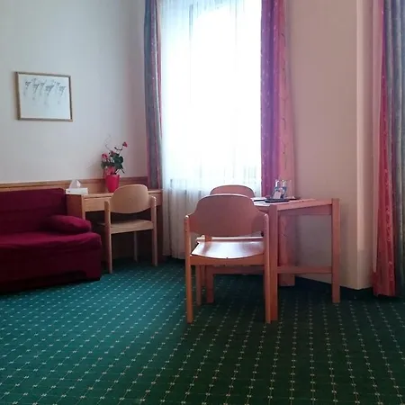 Zum Goldenen Hirschen Hotel 3*