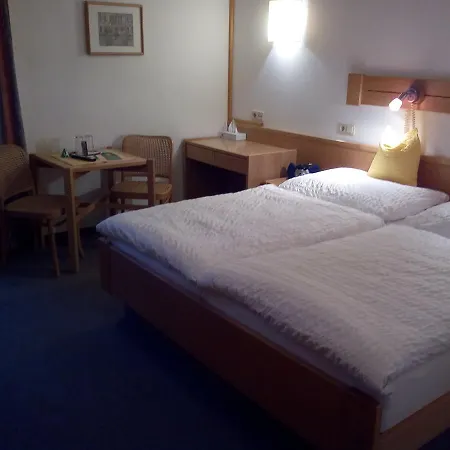 فندق Zum Goldenen Hirschen Göstling an der Ybbs