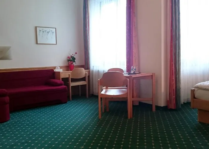 Zum Goldenen Hirschen Hotel 3*